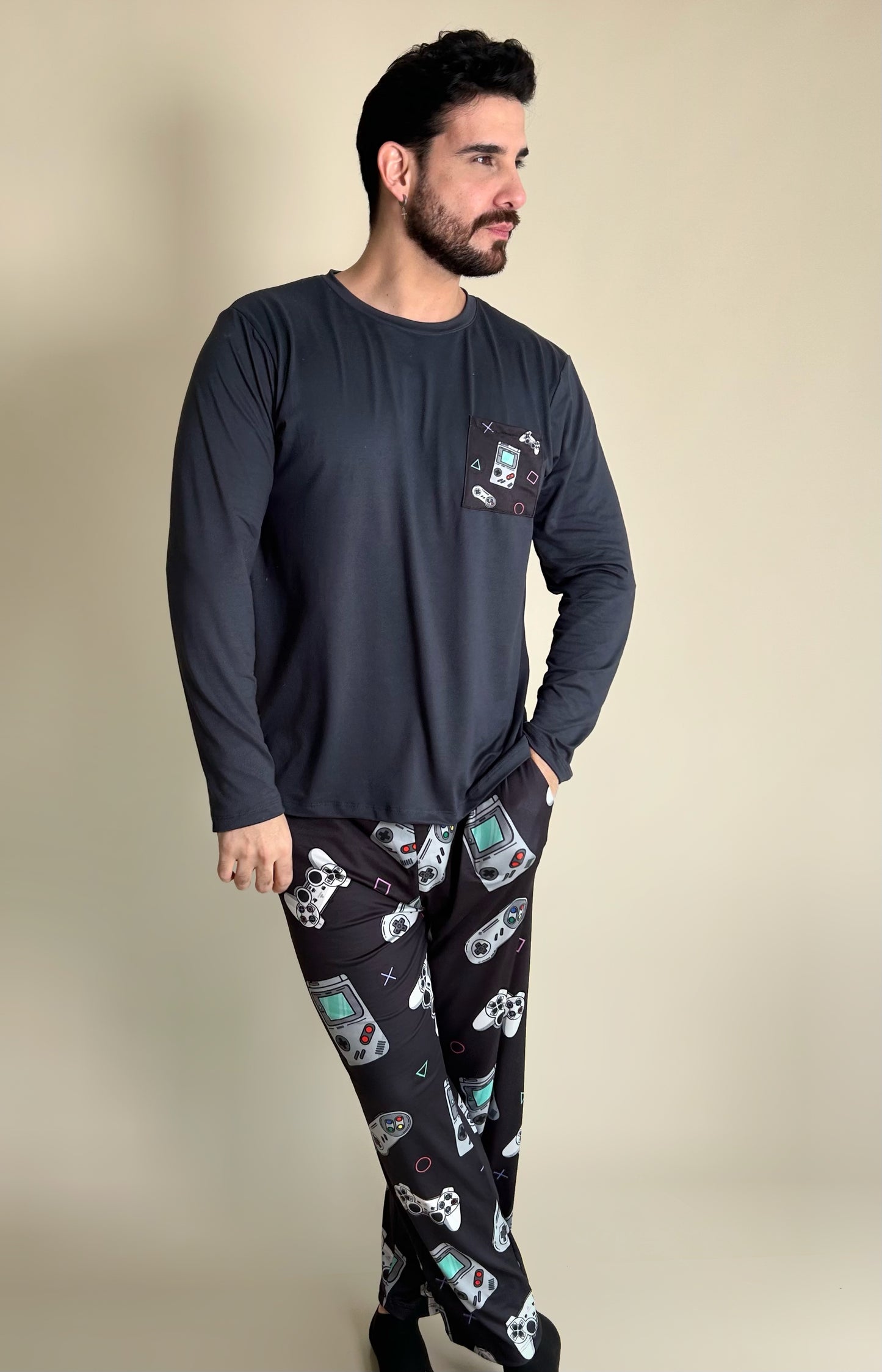 Modelo Carlos Gamer 🎮 (Polo manga larga & Pantalón suelto)